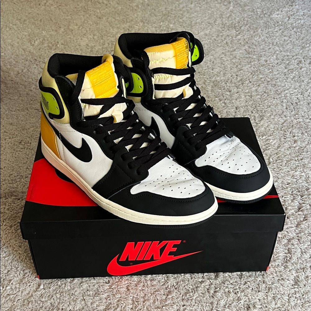 Jordan 1 High (White/Black/Volt/University Gold)